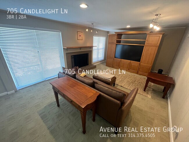 Building Photo - Just Listed! - 705 Candlelight Lane