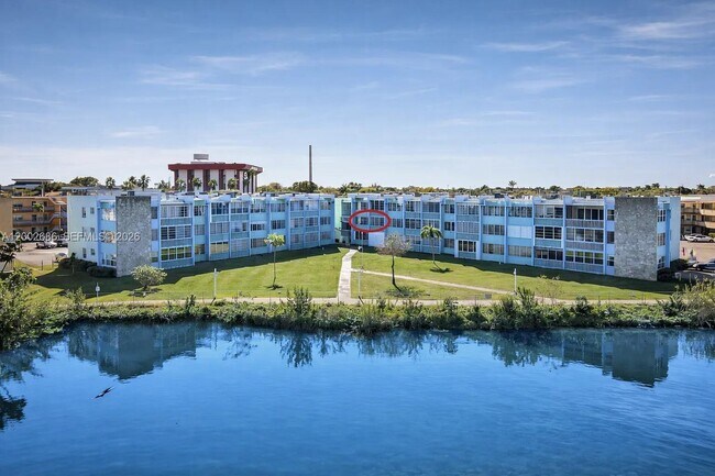 Building Photo - 1501 NE Miami Gardens Dr