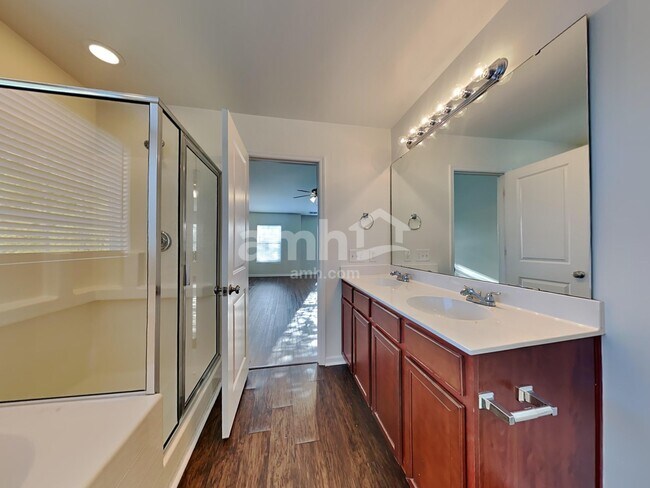 Building Photo - 3005 Peacher Ct