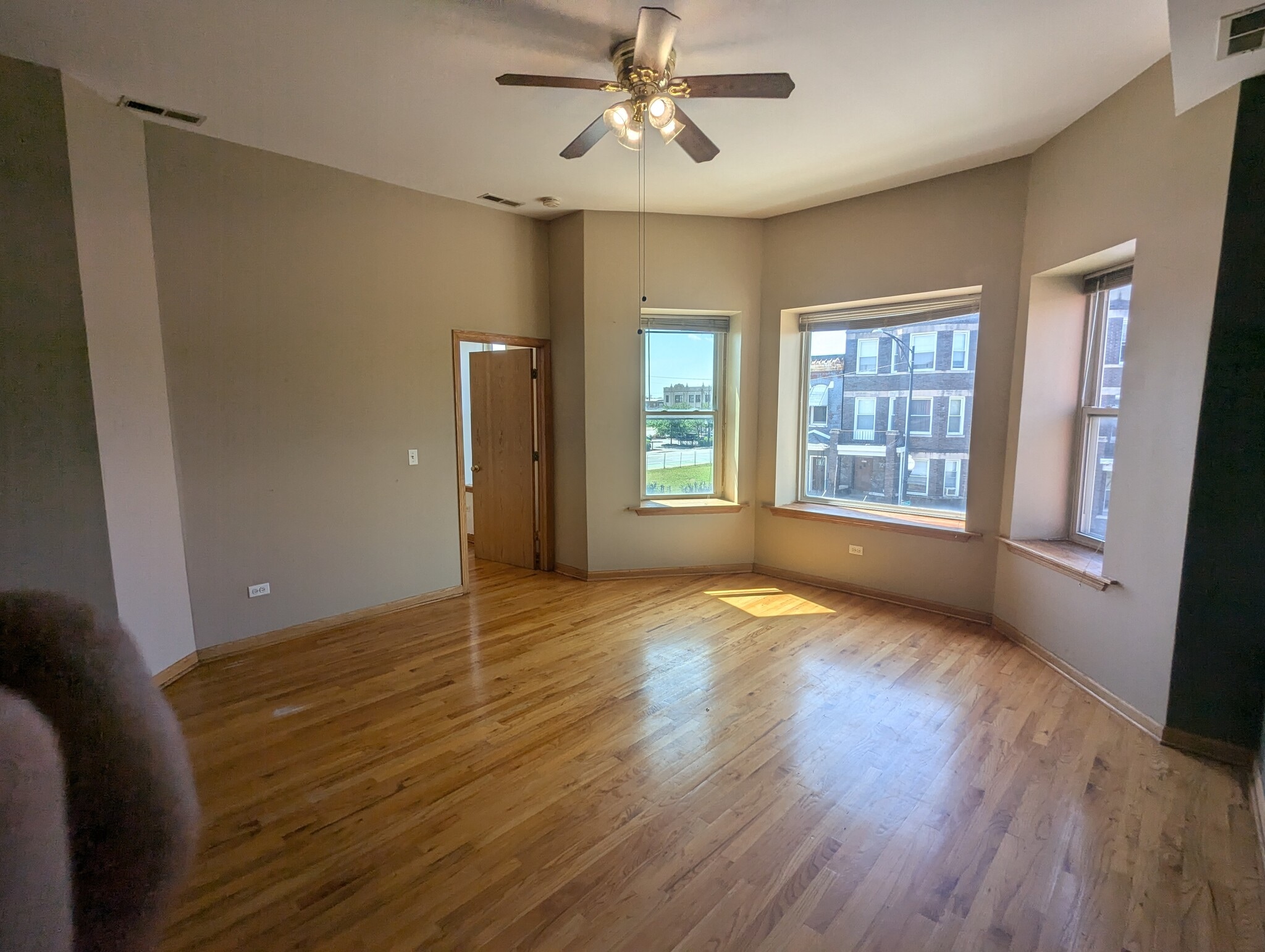 Building Photo - 3212 W Warren Blvd