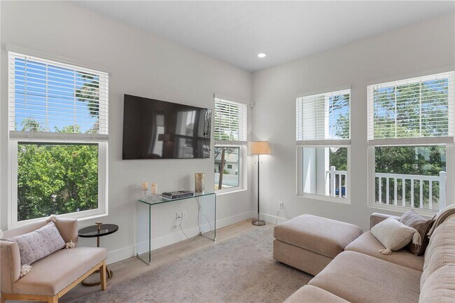 Building Photo - 114-121 21st St N