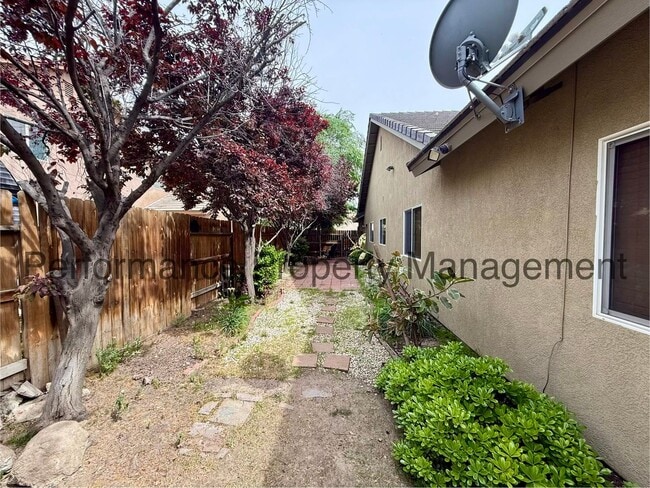 Building Photo - Stunning 4 Bed/2 Bath S Bakersfield Home w/ RBP & $0 Deposit Option