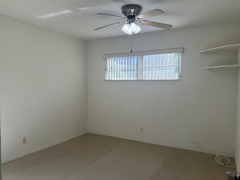Ceiling fan in bedroom - 5010 SW 26th Ave