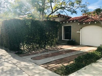 Building Photo - 1023 S Stanley Ave