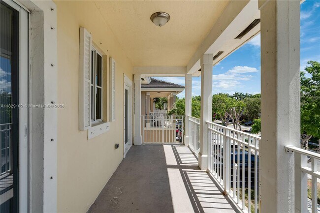 Building Photo - 383 NE 34th Terrace
