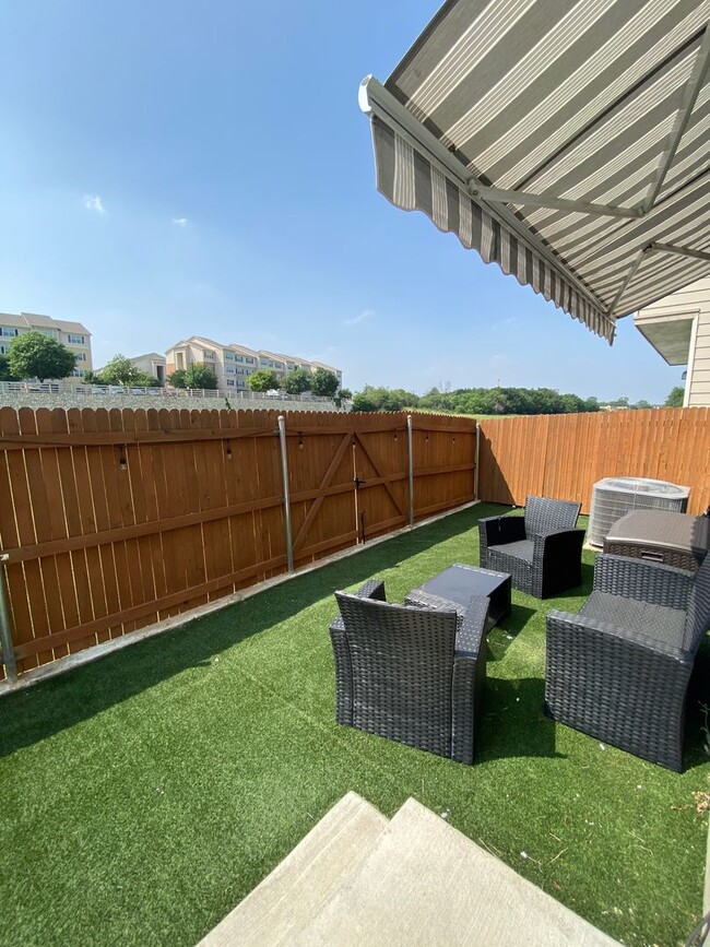 Building Photo - Move in Ready 3 BD/2.5 BA with a Garage Mi...