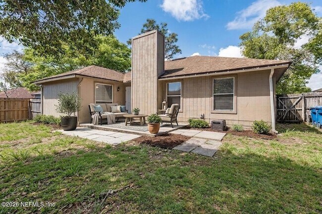 Building Photo - 3317 Cancun Dr E