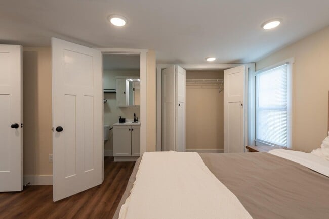 Building Photo - Single Family 3 bedroom / 2 bath house