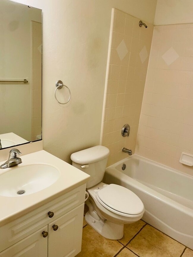 Building Photo - GLEN AT GOLDEN EAGLE