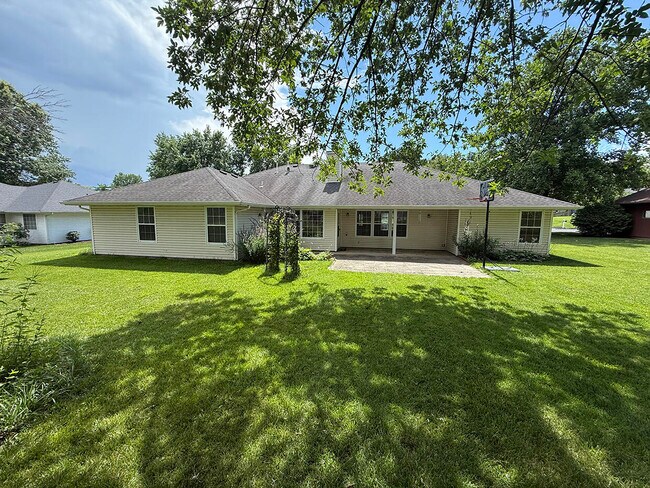Building Photo - 3700 Wakefield Dr