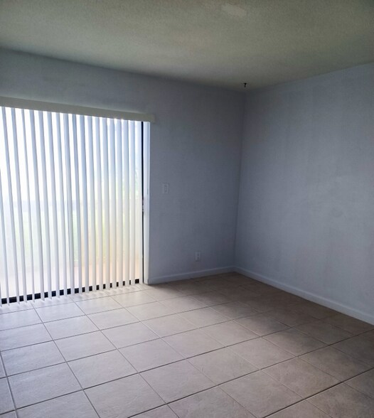 Building Photo - 4165 SW 67th Ave