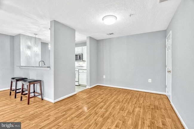 Building Photo - 43585 PATCHING POND Sq