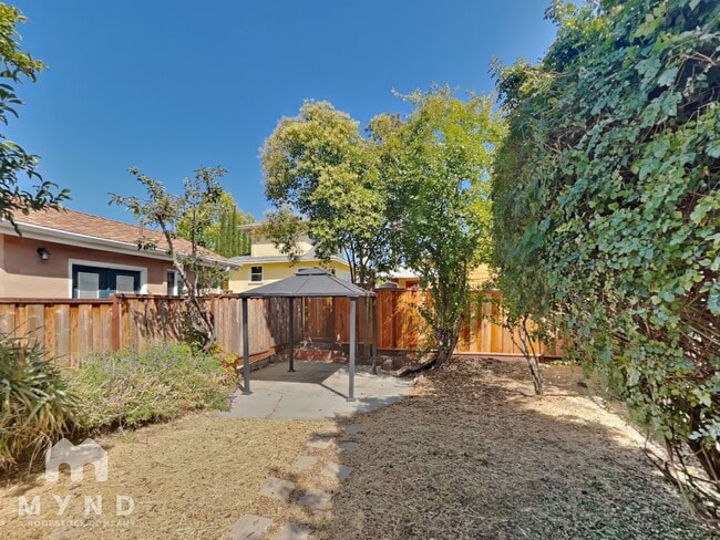 Building Photo - 3732 Buell St