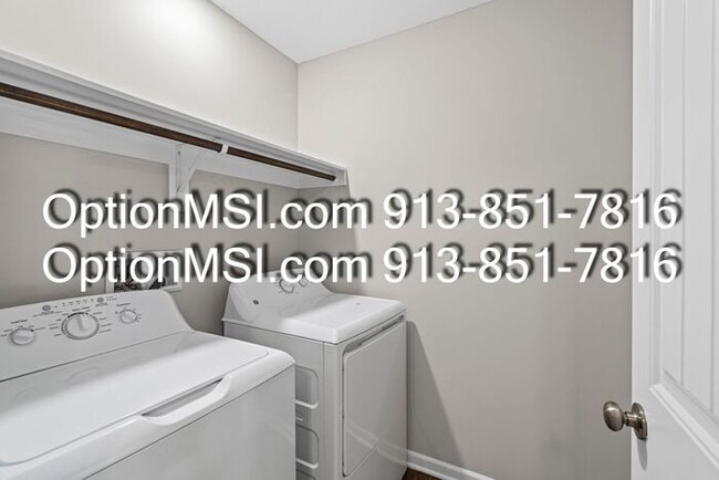 Building Photo - Beautifully Updated Liberty Home in a Prime Location!