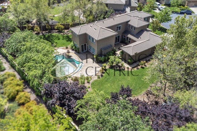 Building Photo - Beautiful Executive Home w/ Pool on 1/2 Ac...