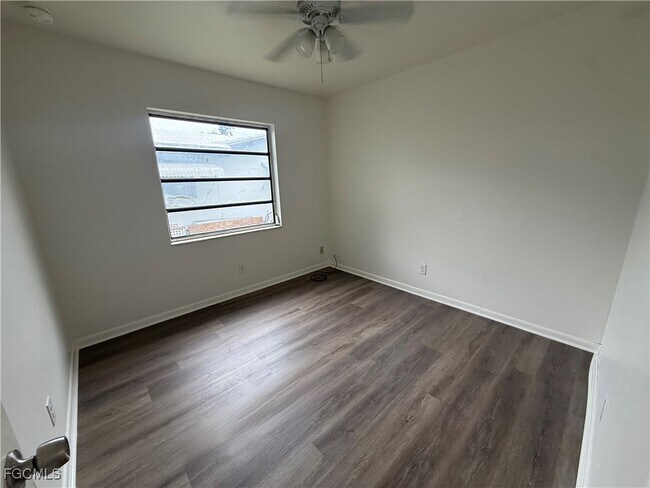 Building Photo - 1840 Maple Ave