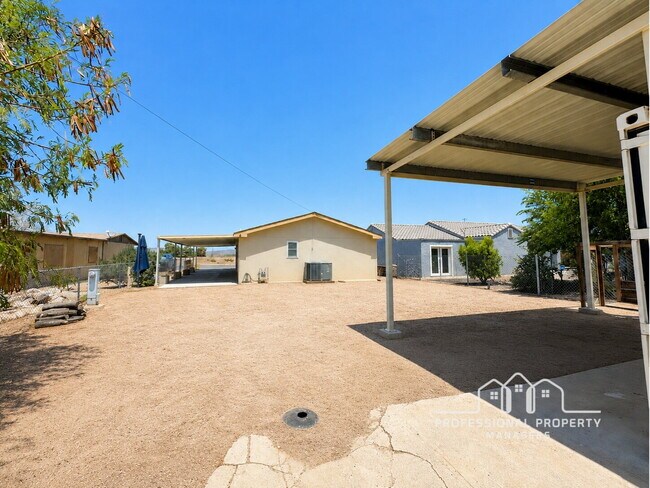 Building Photo - 3-bedroom, 2-bathroom home in West Wellton