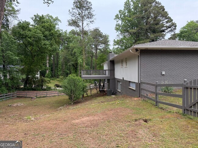 Building Photo - 3336 Camelot Dr NE