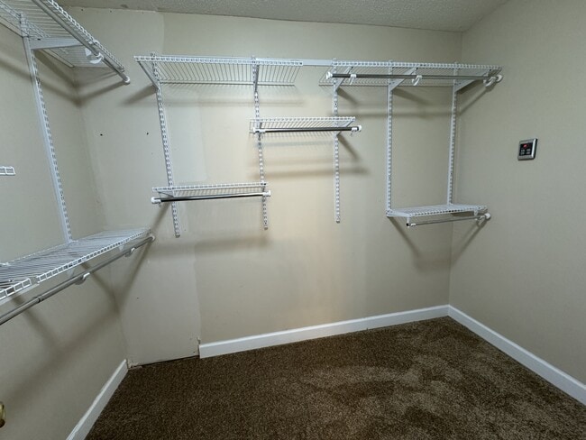 Building Photo - 301 W Willowood Ln