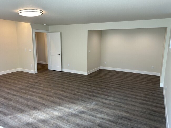 Building Photo - Beautifully Remodeled President’s Neighborhood Home