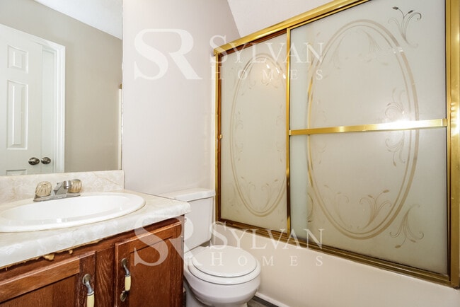 Building Photo - Enjoy living the good life in this 3 bedroom, 2 bathroom home