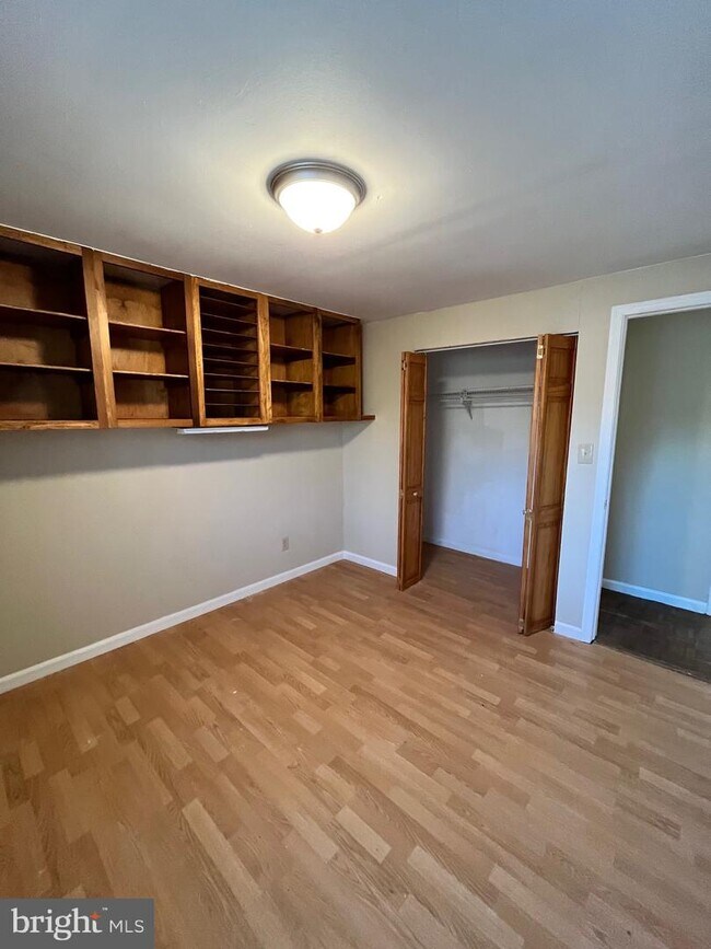 Building Photo - 5525 Larch St