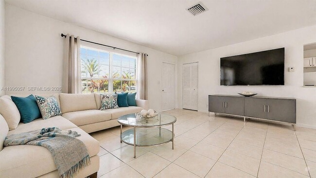 Building Photo - 15305 SW 104th Ave