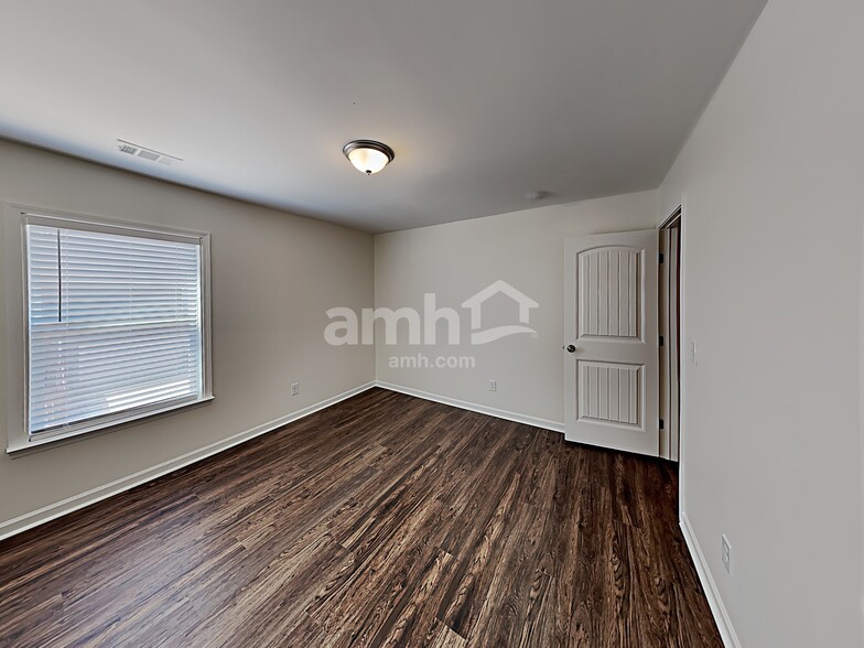 Building Photo - 633 Sunflower Dr
