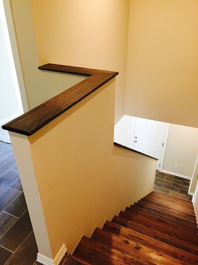 Building Photo - 438 S Sang Ave