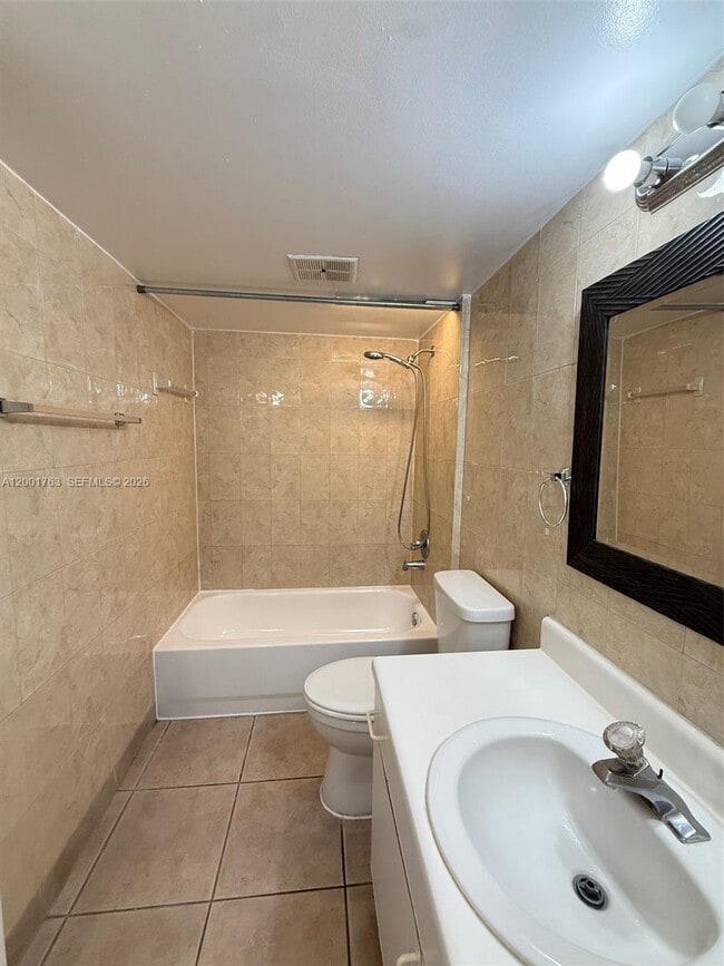 Building Photo - 10403 N Kendall Dr