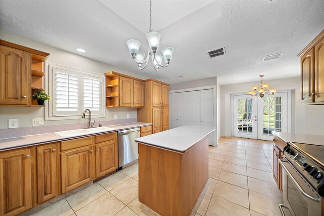 Building Photo - 7710 Antoine Dr