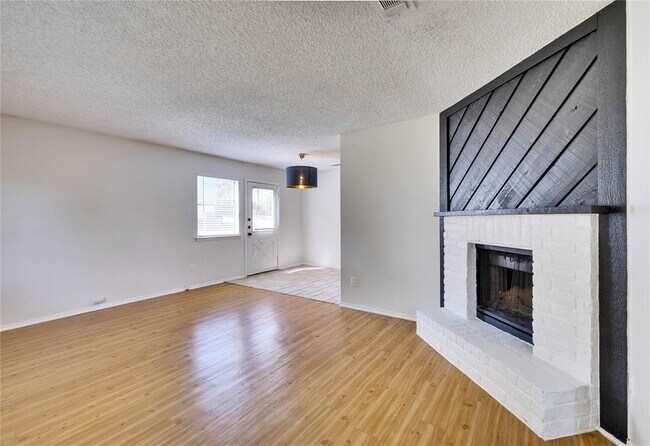 Building Photo - 3900 E 16th St