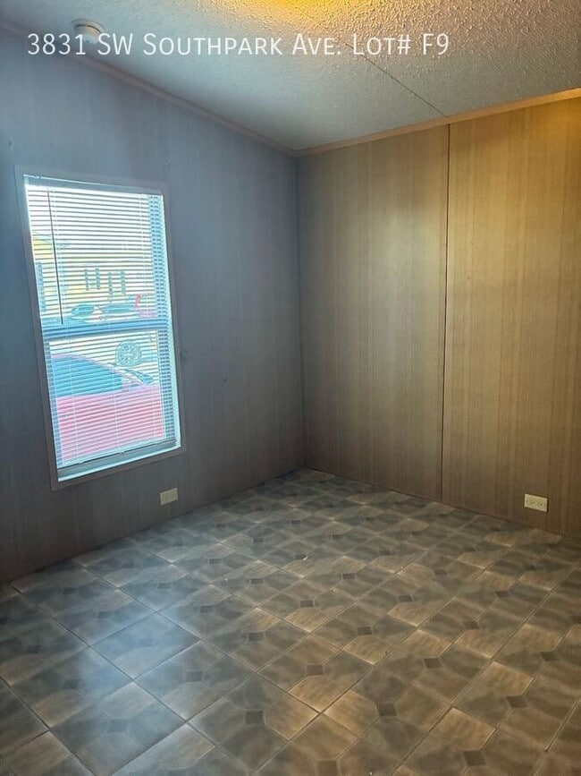 Building Photo - 3831 SW South Park Ave