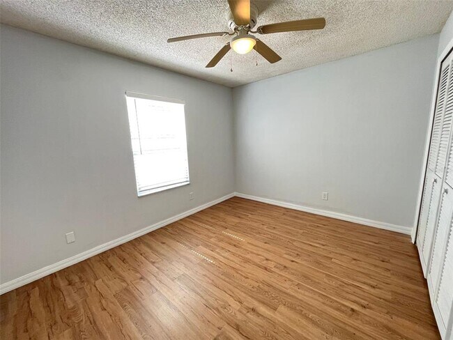 Building Photo - 1098 Seagate Dr W