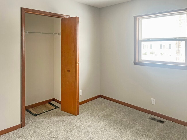 Building Photo - Redwood