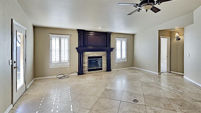 Building Photo - 6808 Sandlewood Dr