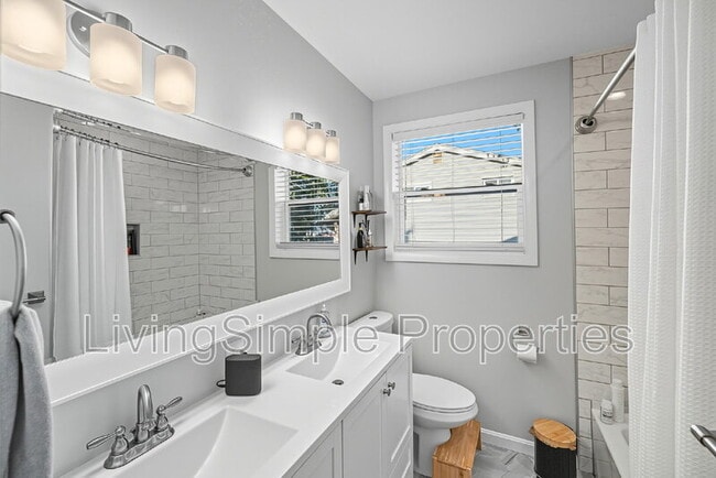 Building Photo - 422 Eisner St