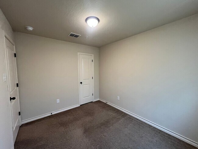 Building Photo - 7109 Micayla Cv