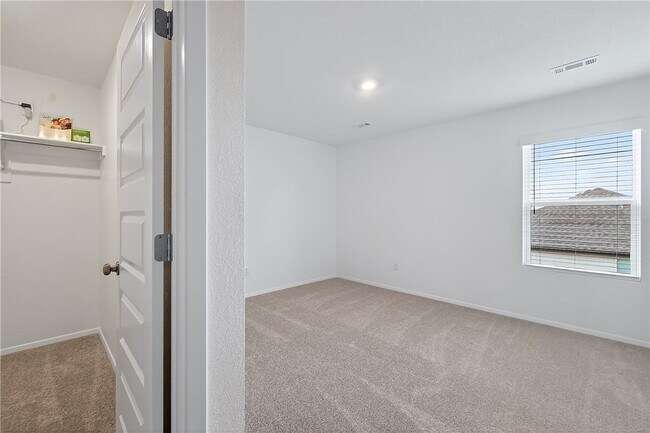 Building Photo - 6802 SW Dignity Ave