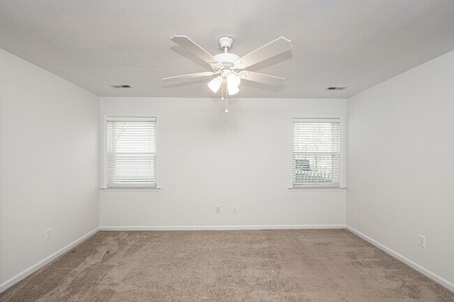 Building Photo - Beautiful Ranch in Pine Meadows | Water View