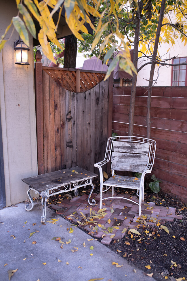 Small outdoor seating area - 660 E Pine Ave