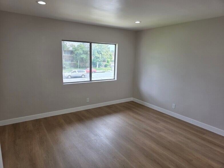 Building Photo - 14747 Woodruff Ave
