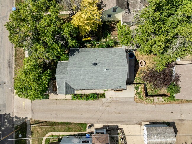 Building Photo - 209 University Ave E