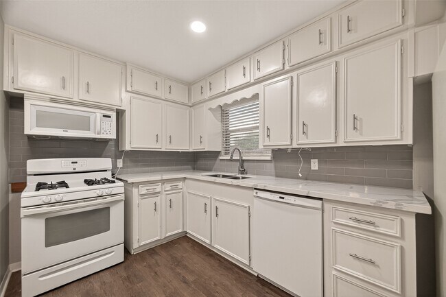 Building Photo - 514 Evonne St