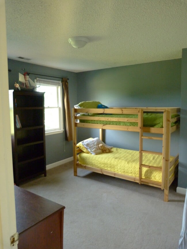 Building Photo - 211 Sandlewood Dr