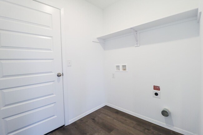 Building Photo - New Build 3 Bedroom Home Available For Immediate Move In!! Robninson Ranch