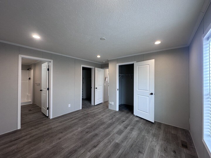 Building Photo - 29638 Danbury Ct