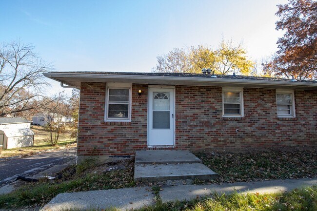 Building Photo - 2800 Fairhaven Dr