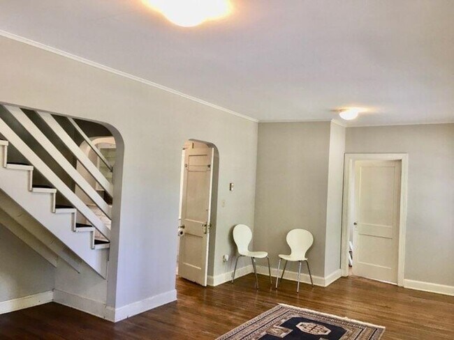 Building Photo - Charming 2 Bd Farmhouse on 1.12 Acres With...
