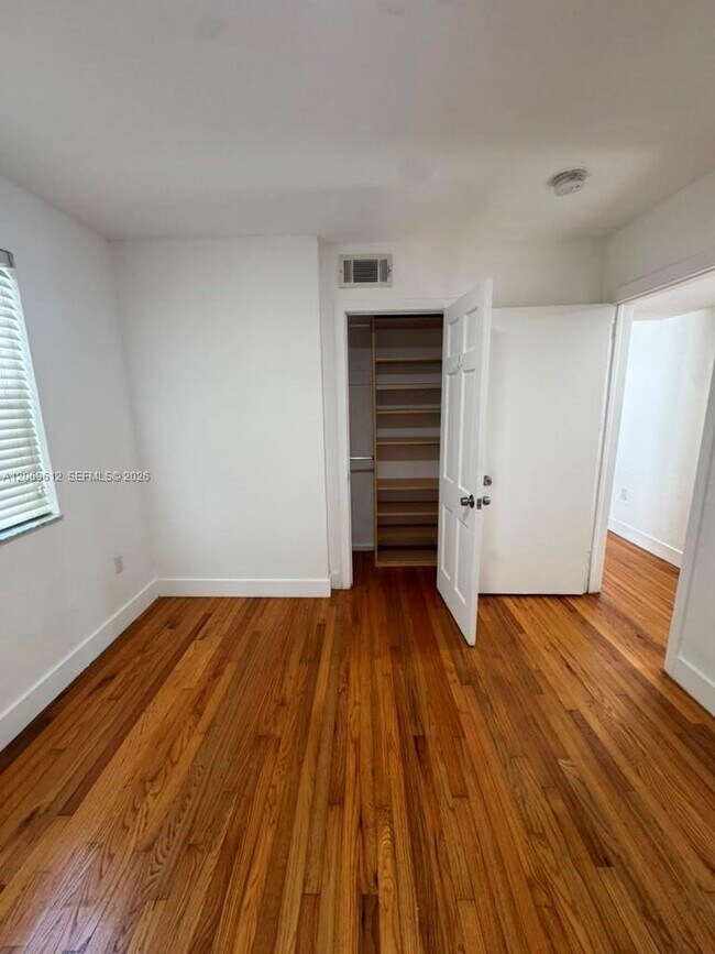Building Photo - 15 Sidonia Ave